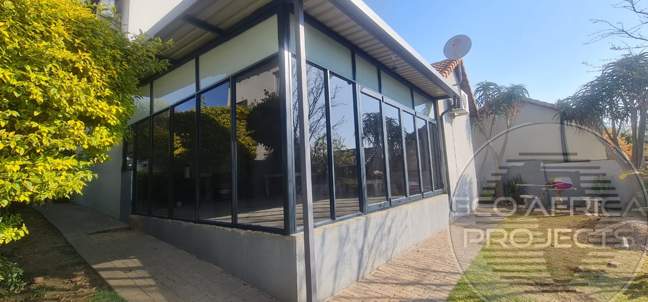 Custom aluminium braai-area enclosure with integrated glazing