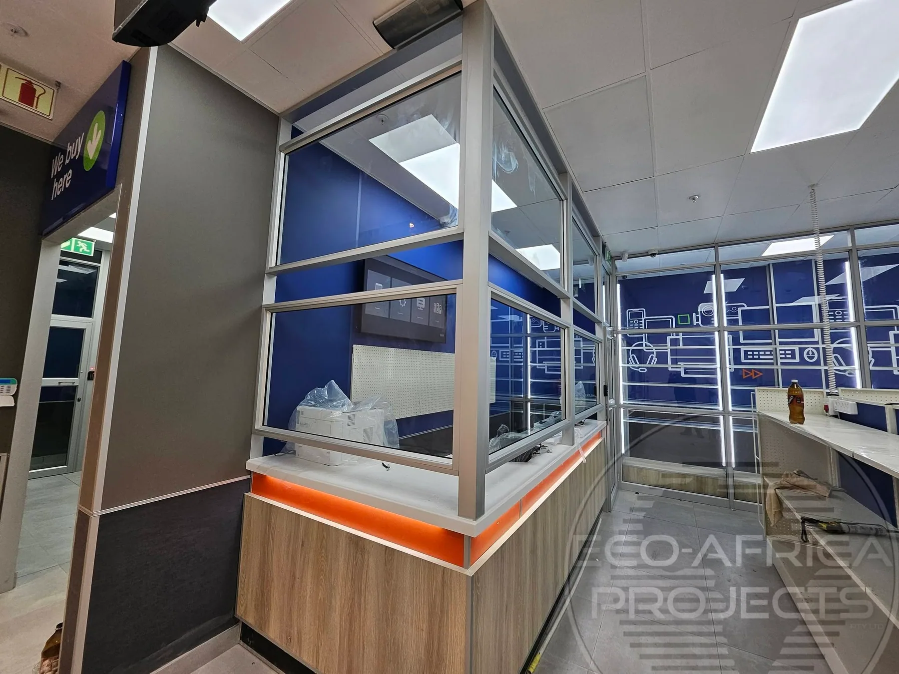 Corner view of aluminium-framed commercial partition