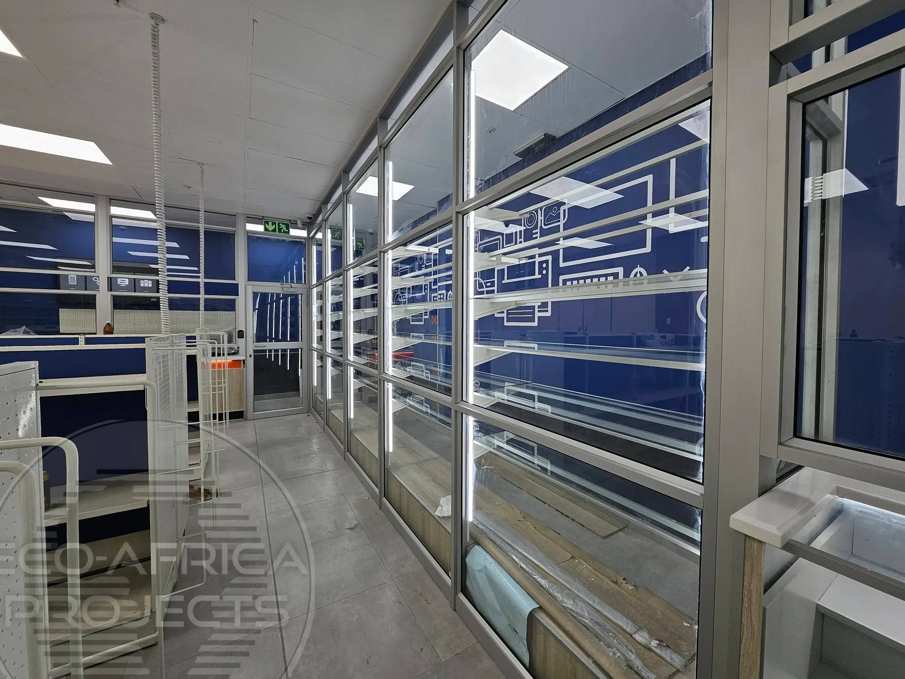 Long glazed interior partition installation